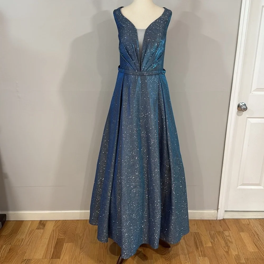 David’s Bridal Illusion Plunge Iridescent Metallic Ball Gown - Picture 6 of 13